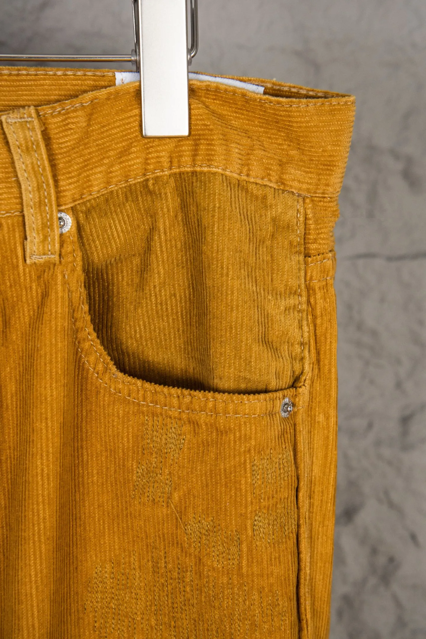 Style number: M393 P250 GALLERY DEPT Khaki corduroy embroidered bootcut jeans trousers Code number: 28 30 32 34 36